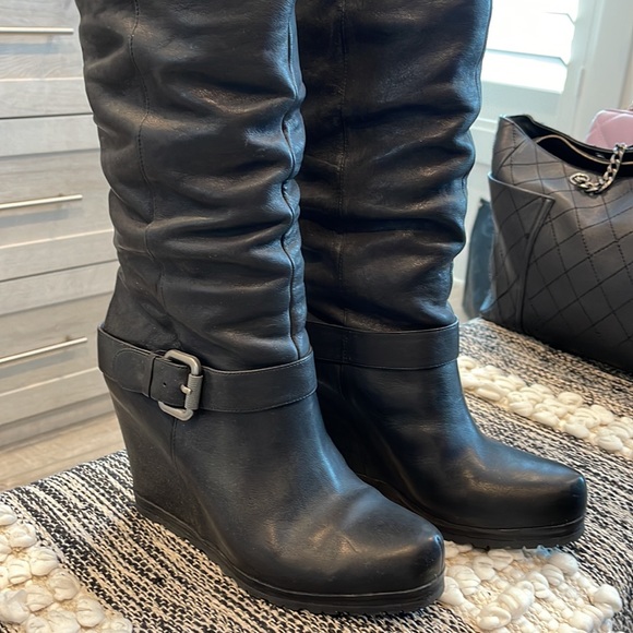 Vera Wang Lavender wedge boots - Picture 2 of 8